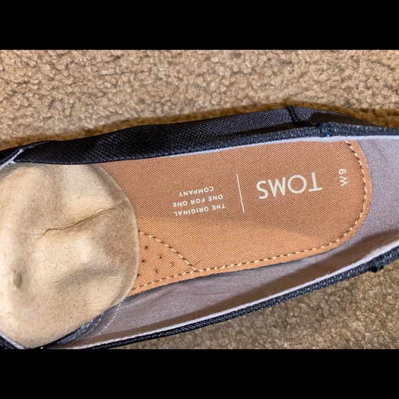 Toms Slip On Shoes - Picture 4 of 9